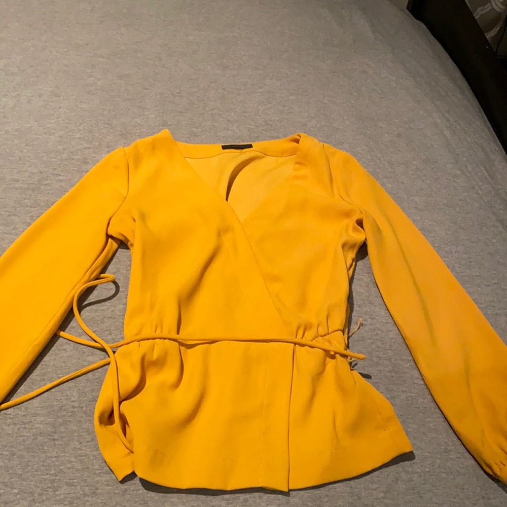 Mustard crew 00 wrap top- new
